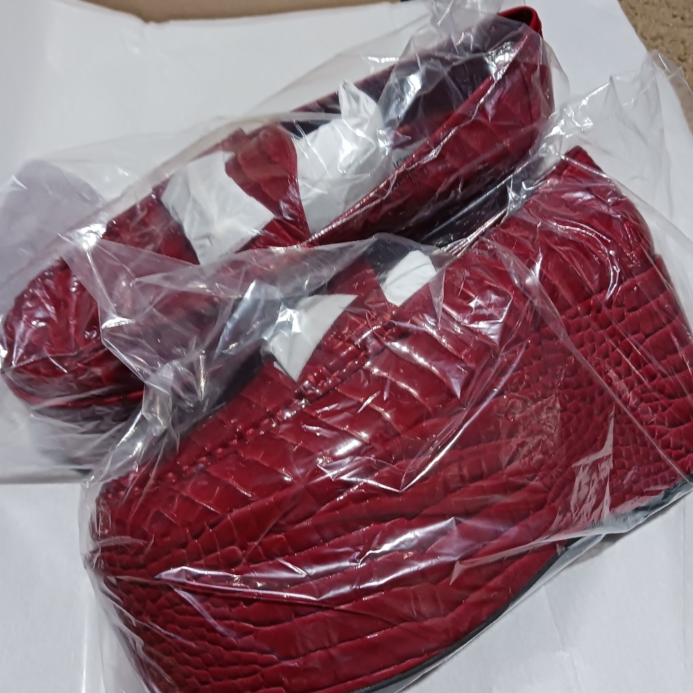 Steve Madden  red patent croc platform loafers never worn w box